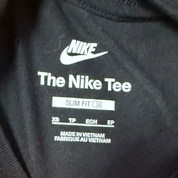 Nike Black Cropped Swoosh Tee - Picture 4 of 4